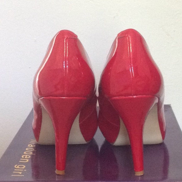 Like new Red Patent Leather Heels - Picture 5 of 6